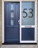 Raamfolie voordeur met groot huisnr